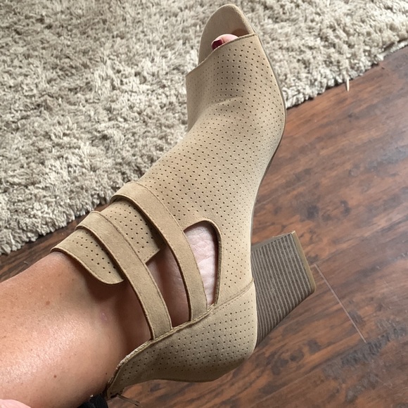 Women’s boot. - Picture 7 of 8